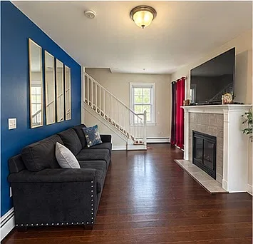 3 bed, 1383 sqft, $3,300 — Photo 4