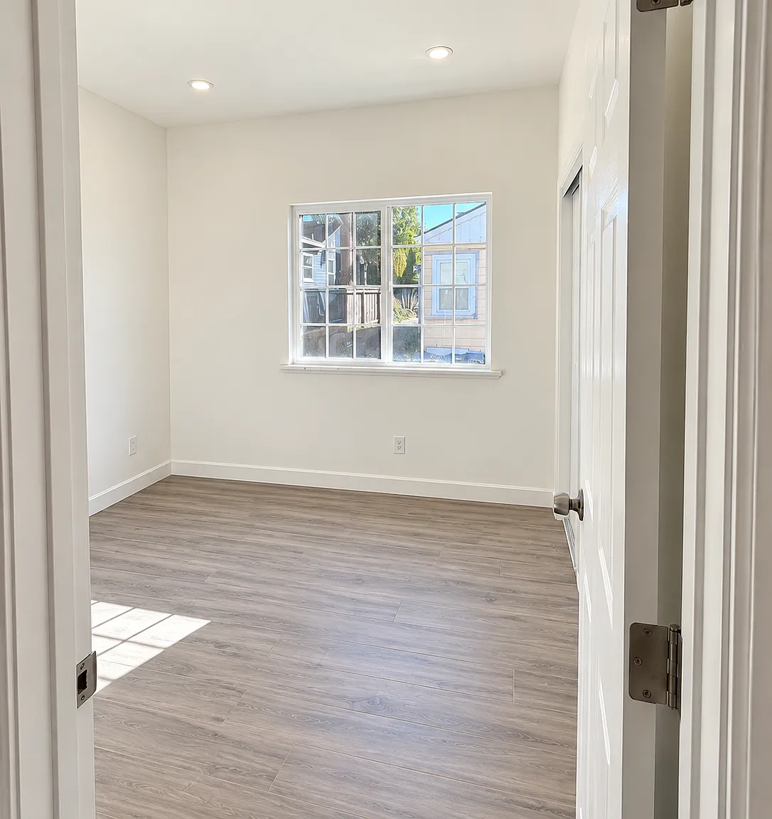 3 bed, 1000 sqft, $3,350 — Photo 2