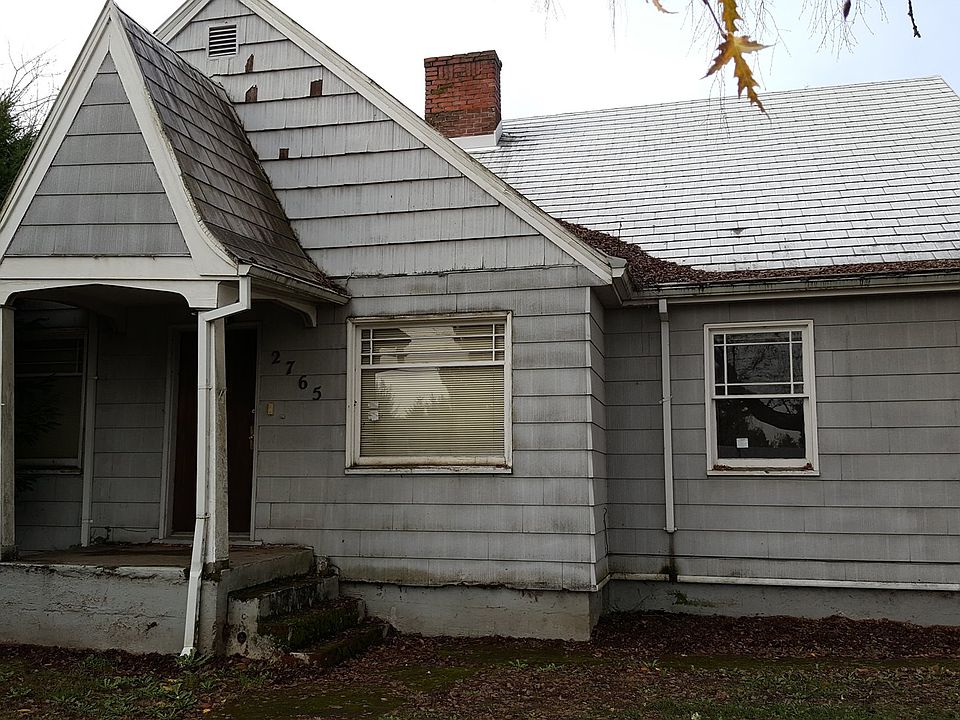 2nd image of 2765 SW Cornelius Pass Rd