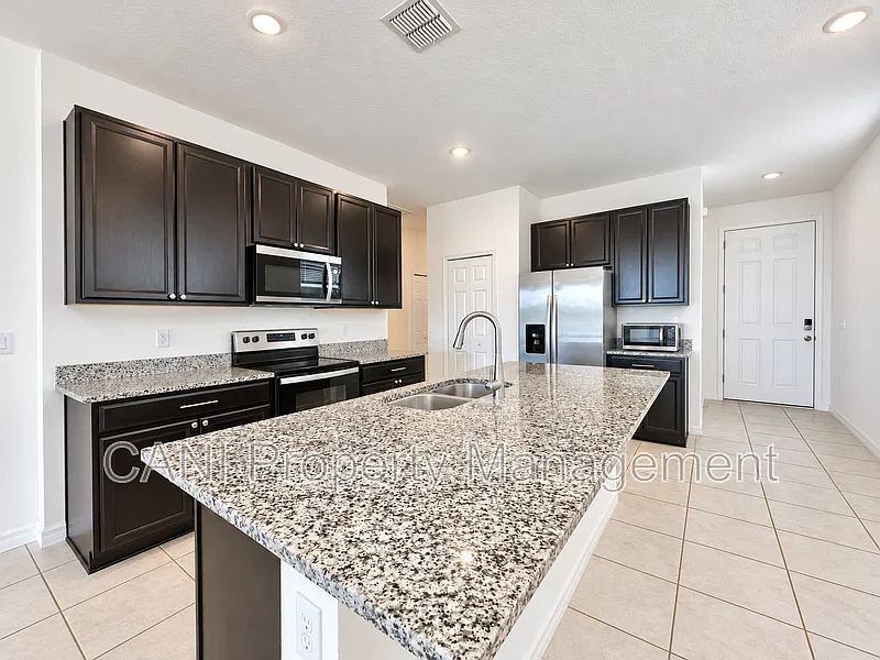 4 bed, 2.0 bath, 2057 sqft, $2,395 — Photo 2