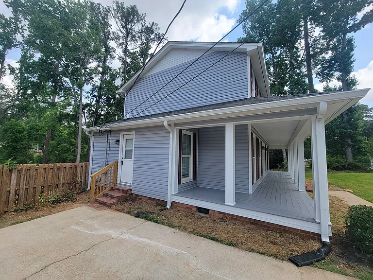 165 Ashley Cir — Photo 3