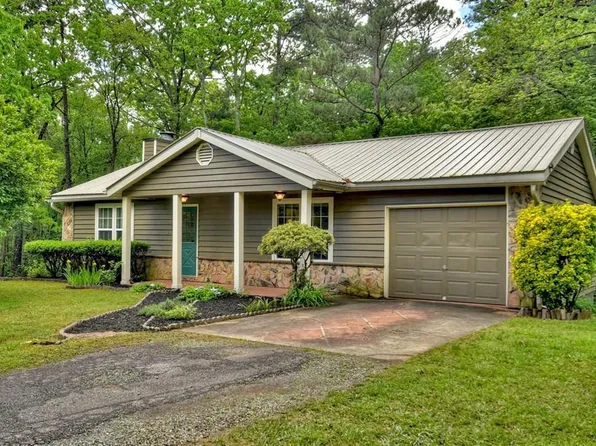 327 Gartrell St, Ellijay, GA 30540