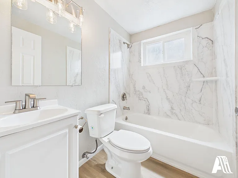 967 W Duplex — Photo 10