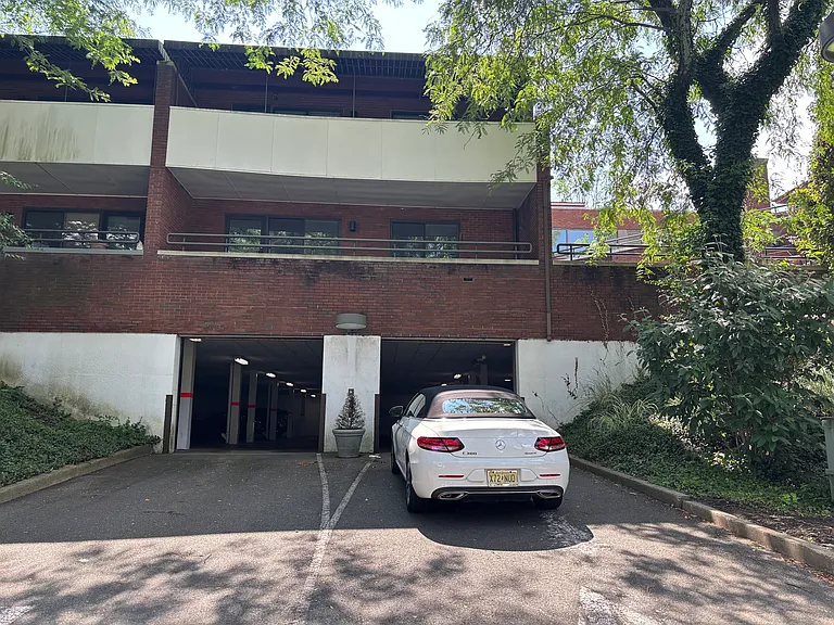 164 Union St #2E — Photo 37