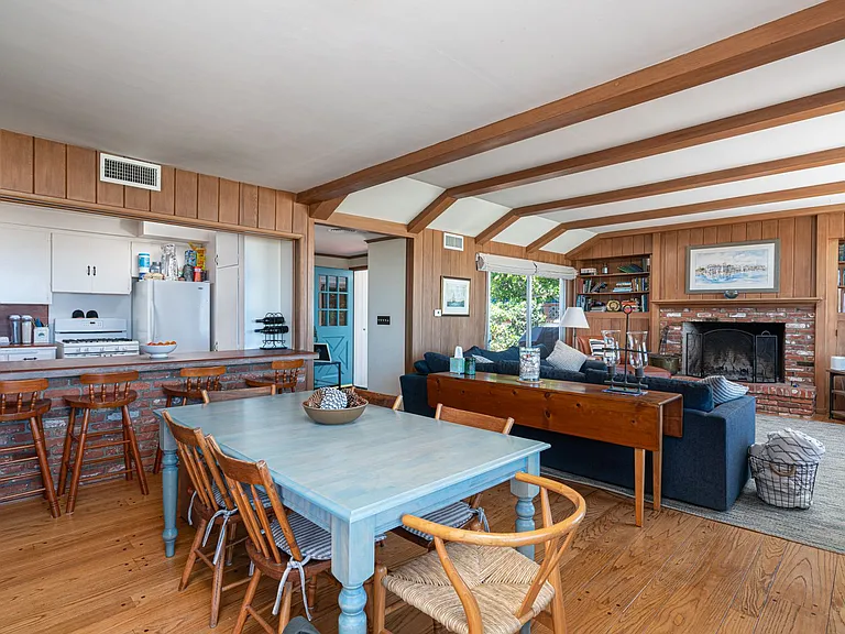 2124 E Oceanfront — Photo 15