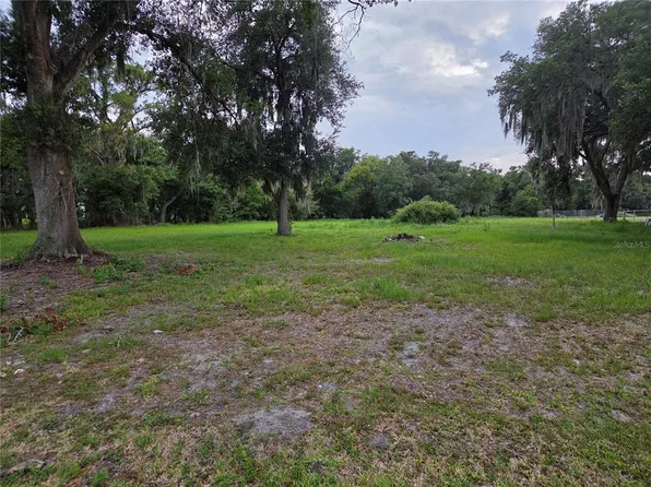 10716 McIntosh Rd, Thonotosassa, FL 33592