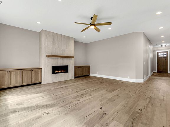 3rd image of 16221 NE 180th St