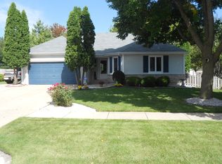 1941 Sapphire Ln, Aurora, IL
