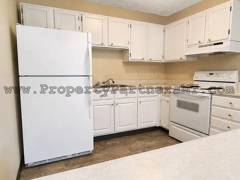 504 S 20th Ave — Photo 3