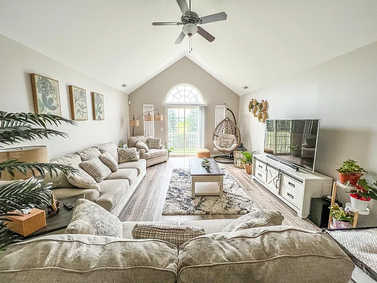 8413 Heywood Cir — Photo 1