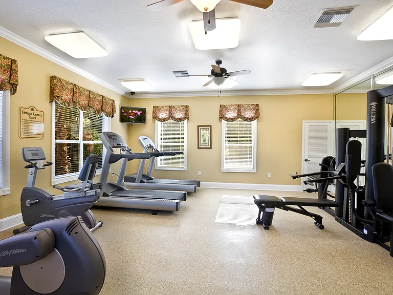 Savannah Springs Apartments — Photo 9