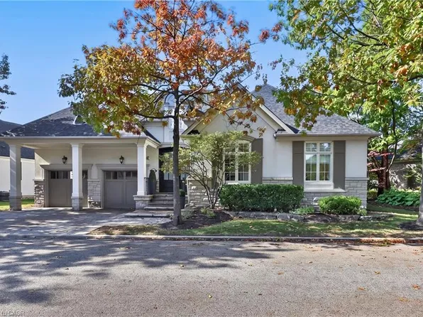 713 Hidden Grove Ln, Mississauga, ON L5H 4L2