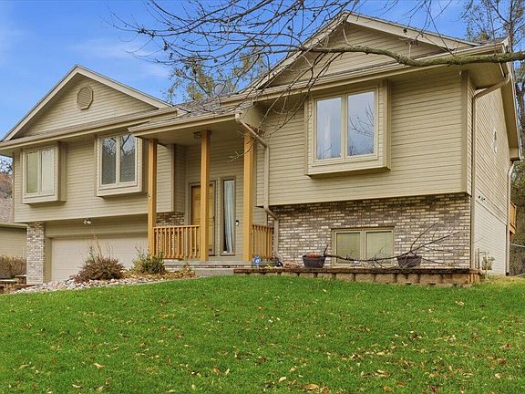 3rd image of 733 Parkwild Dr