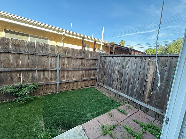 3404 Helix St — Photo 13