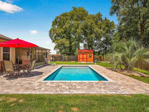 206 Lakefront Cir, Summerdale, AL 36580