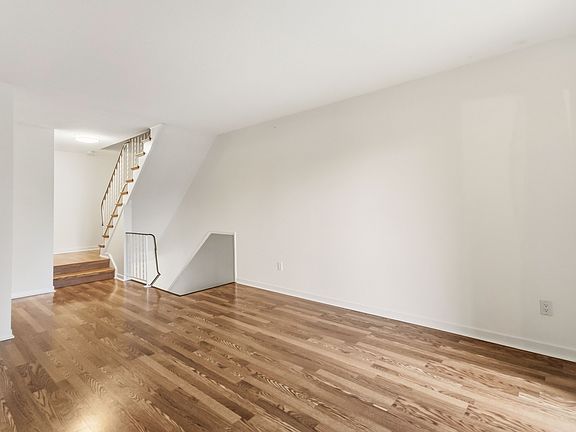 5th image of 900 Pond View Rd