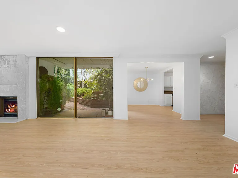 406 N Oakhurst Dr #105 — Photo 4