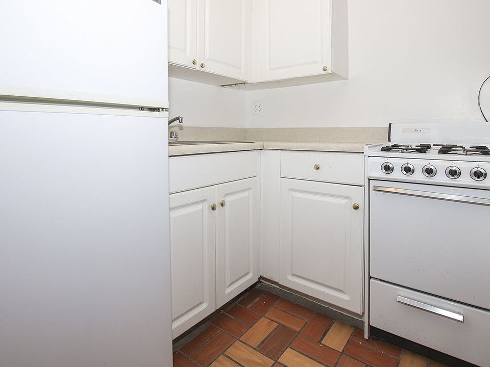2nd image of 9 E 32nd St APT 3H