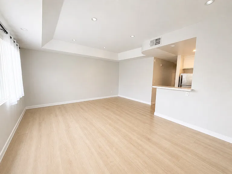 Curson Luxe Apartments — Photo 4