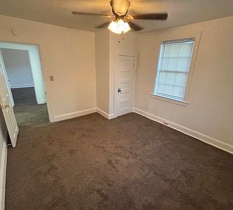 3rd image of 947 Vermont Ave