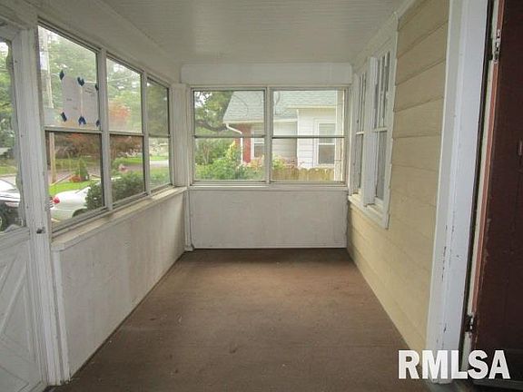 5th image of 1215 E Maywood Ave