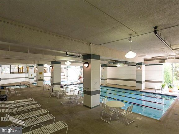 5th image of 307 Yoakum Pkwy APT 806
