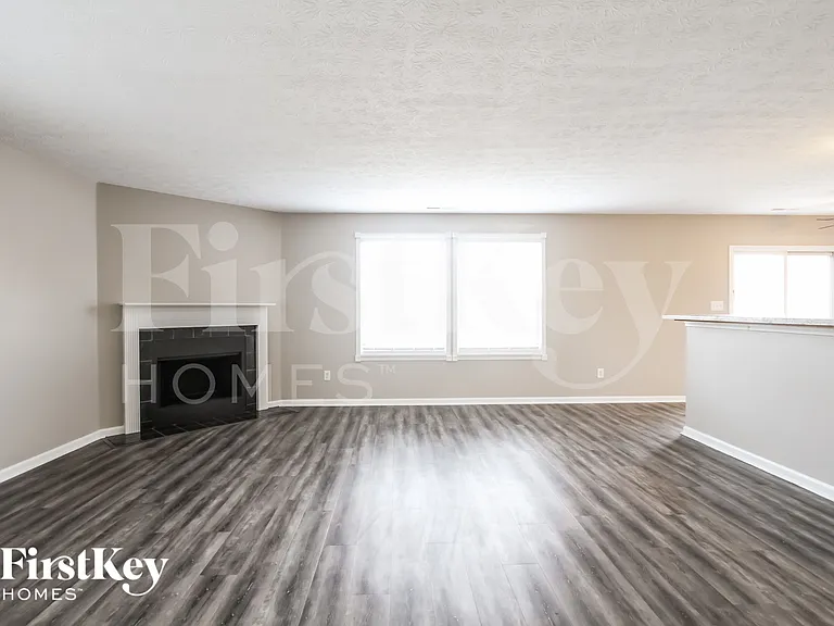 1621 Orchestra Way — Photo 2