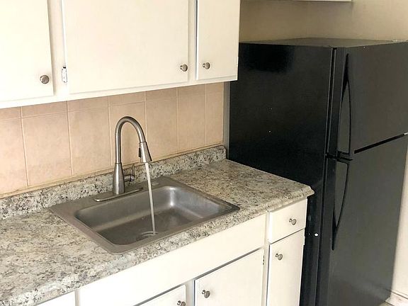 3rd image of 15 1/2 E Monument Ave #8