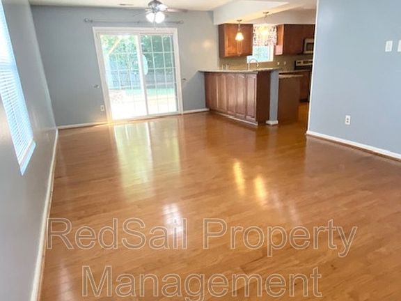 3rd image of 620 Cristal Dr