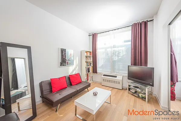 Sold by Modern Spaces | media 18