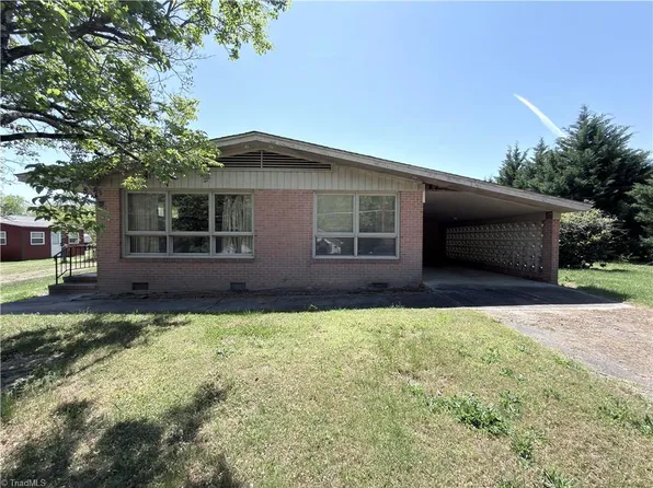 325 Bluemont Rd, Mount Airy, NC 27030