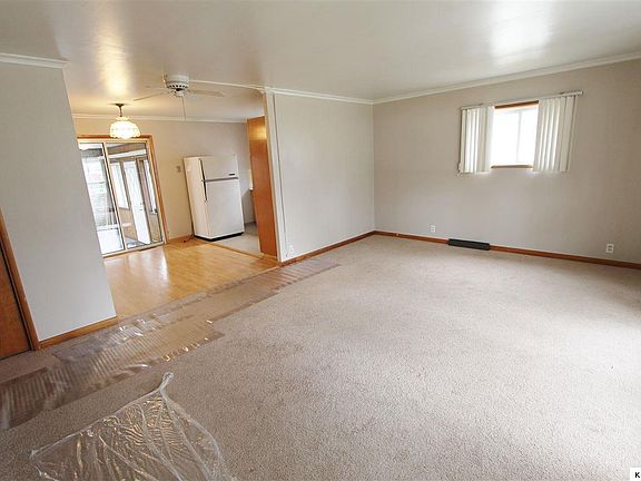 4th image of 122 Mansfield Ave