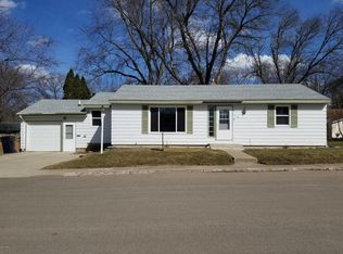 1112 Mayfair Dr, Watertown, SD 57201
