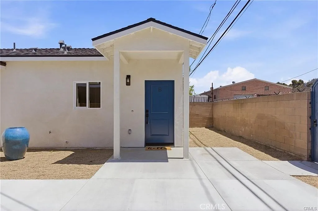 2 bed, 713 sqft, $3,100 — Photo 1