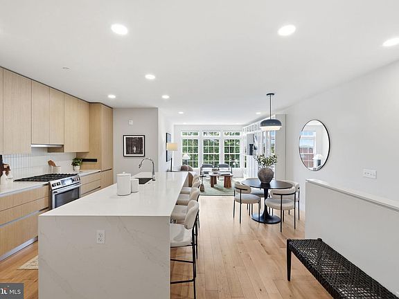 4th image of 1309 E St SE #20