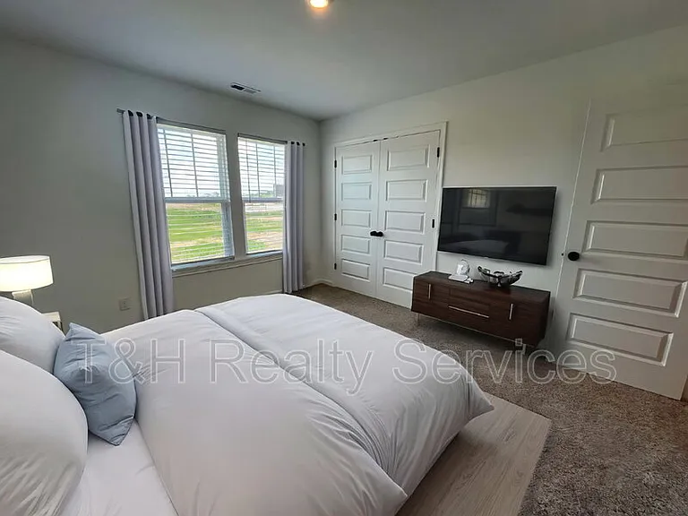 9275 Loyola Way — Photo 21
