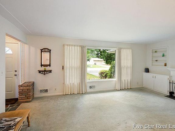 3rd image of 1080 Kinney Ave NW