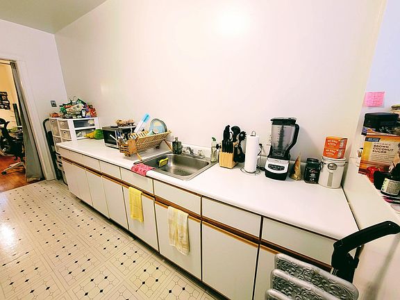 5th image of 1300 W Farwell Ave #2SW