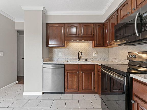 5th image of 1775 Willoway Cir N