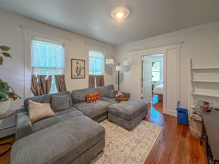 246 Nicoll St #1R — Photo 1