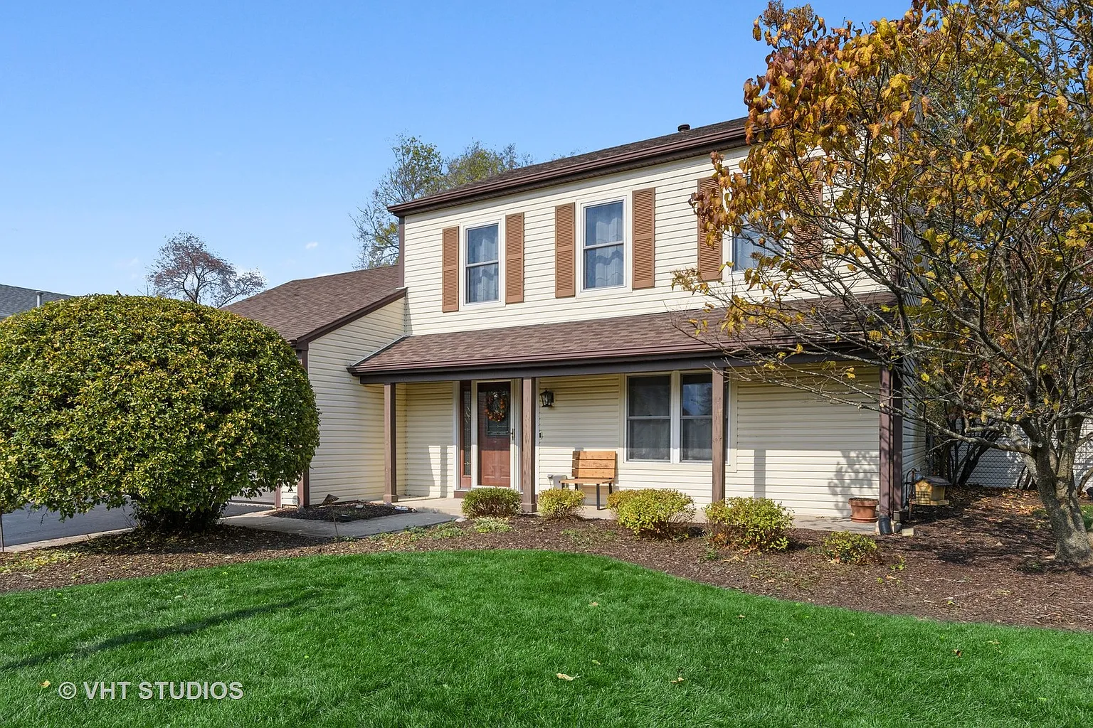 30W170 Huntington Dr photo 1