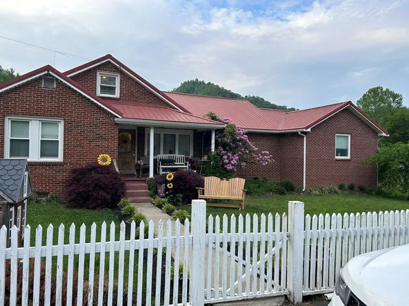 48 South Ave, Lynco, WV 24857