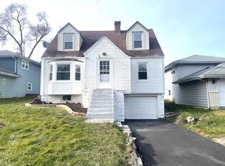 0S608 East St, Winfield, IL 60190