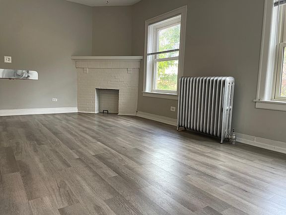 3rd image of 1101 W Granville Ave APT 3
