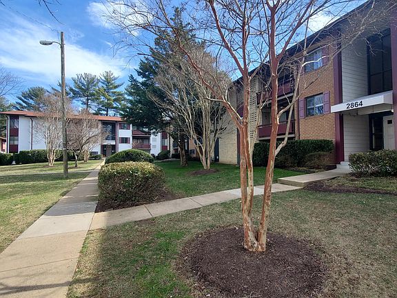 2nd image of 2864 Dover Ln APT 302