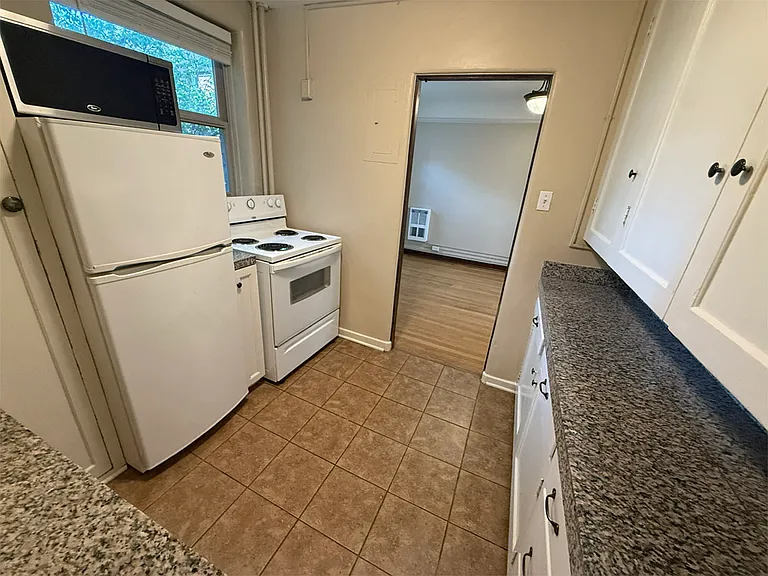 The Blackstone Apartments — Photo 9