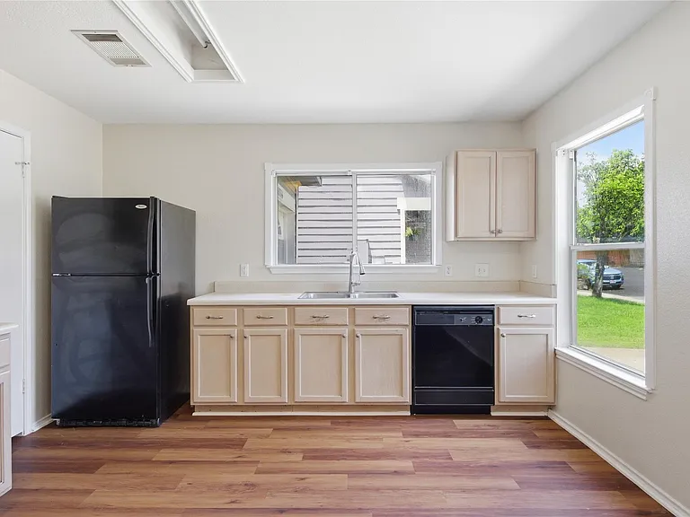 10316 Garbacz Dr — Photo 4