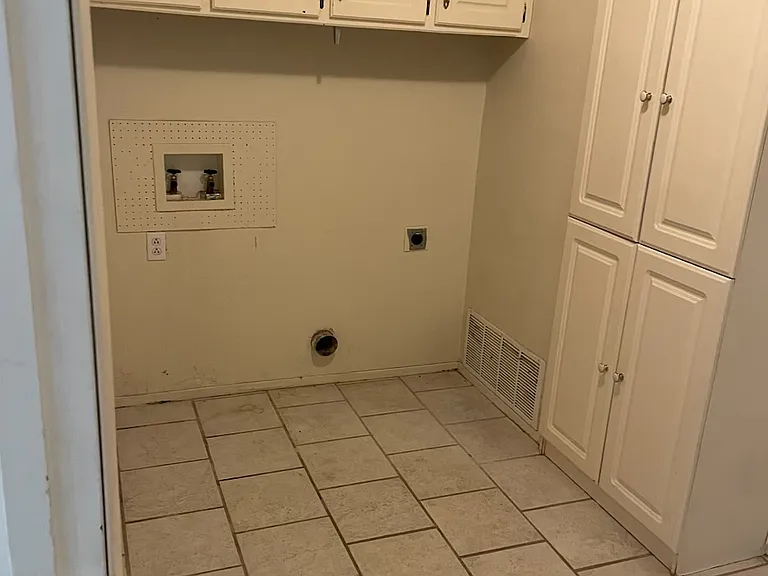 7603 Canode Dr — Photo 16