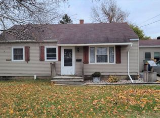 811 N 1st St, Monmouth, IL 61462