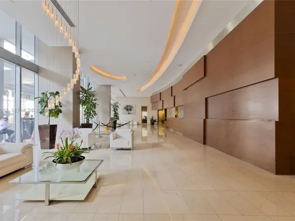1111 SW 1st Ave, Miami, FL